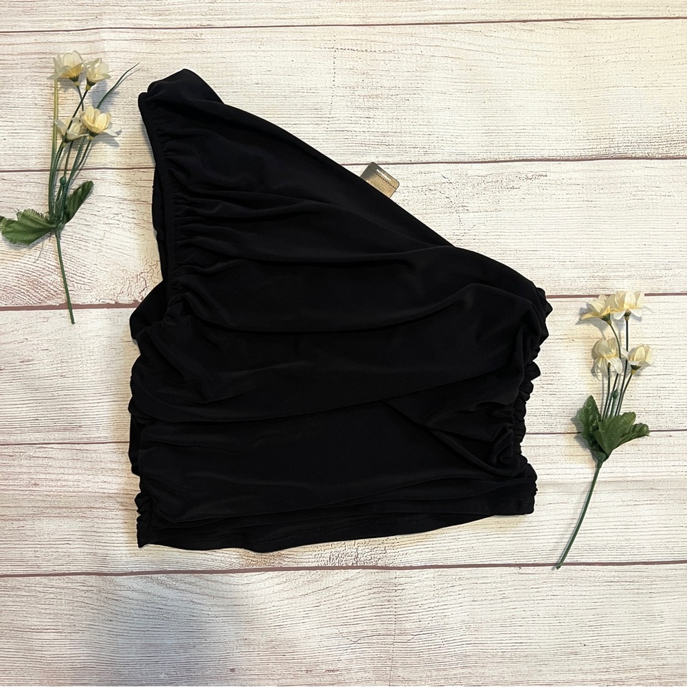 EXPRESS Fitted One Shoulder Ruched Cropped Tank - Picture 4 of 9